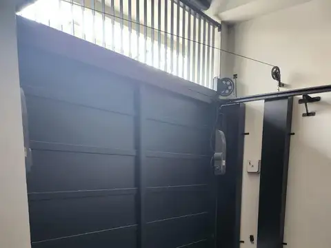 VENTA DE GARAJE CON 51 COCHERAS SUBSUELO Y PLANTA BAJA  EN VILLA SANTA RITA