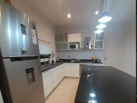 Casa en Alquiler con 1 cochera