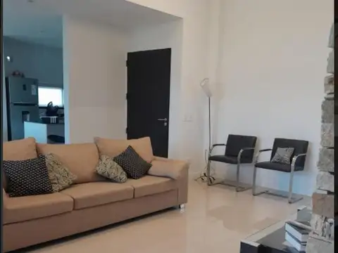 Casa en Alquiler de 3 dormitorios