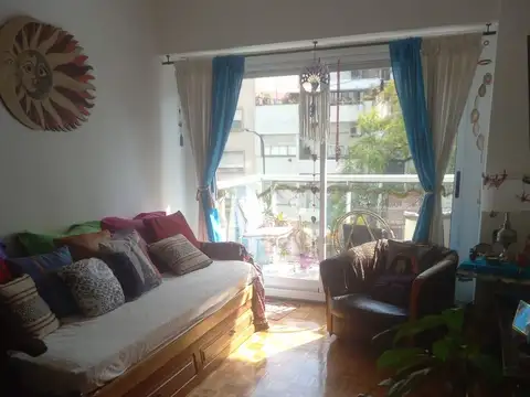 Depto 2 amb con balcon al frente