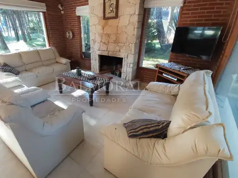 Casa 4 ambientes con 3 baños