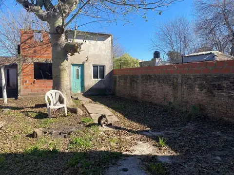 Casa 5 ambientes con 1 baño