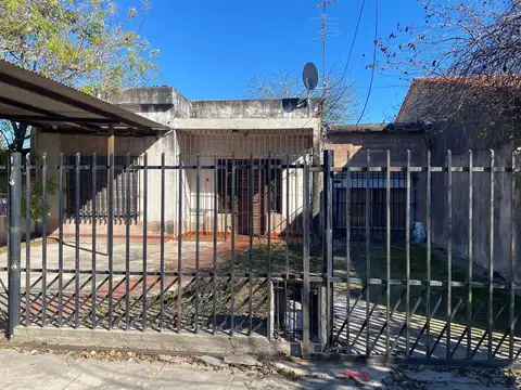 VENTA CASA 5 AMBIENTES + DPTO A REFACCIONAR JCP