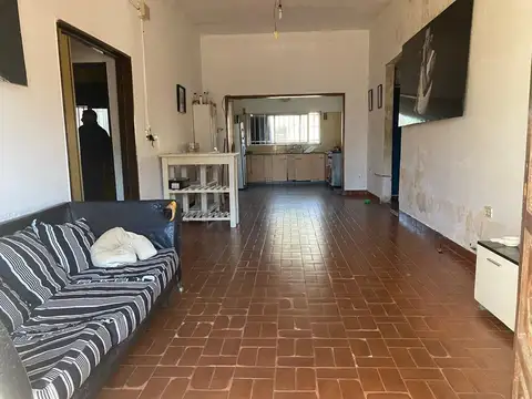 VENTA CASA 5 AMBIENTES + DPTO A REFACCIONAR JCP