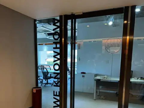 Oficina en Alquiler con 5 cocheras