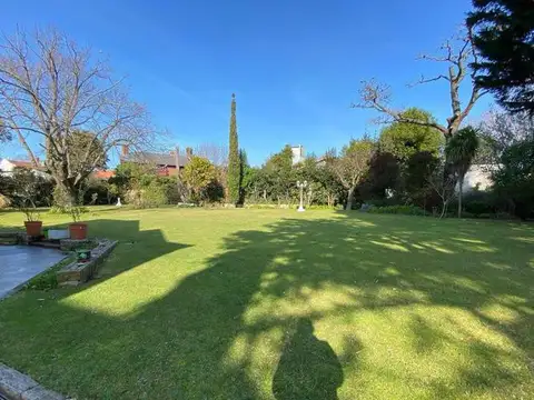 RESIDENCIA EN BARRIO LOS TRONCOS 2500 M2 DE LOTES