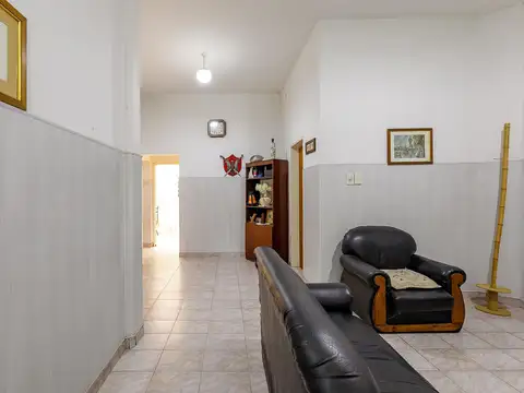 Casa 5 ambientes con 2 baños