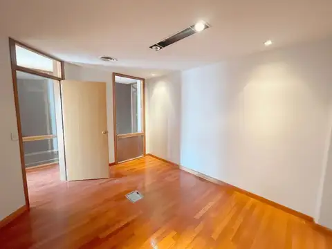 ESPECTACULAR OFICINA PELLEGRINI C/BAÑO Y COCINA