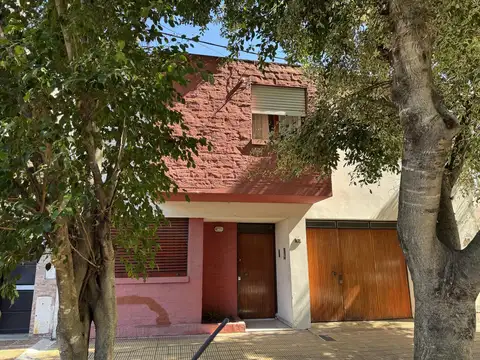 CASA DE 3 DORM CON COCHERA (PH) Diag. 96 e/ Plaza 19 de Nov. (44 Y 25) Y 45- LA PLATA