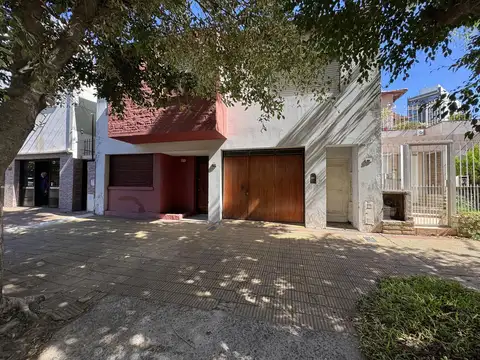 CASA DE 3 DORM COCHERA (PH) PZA 19 de Nov (44 Y 25) LA PLATA