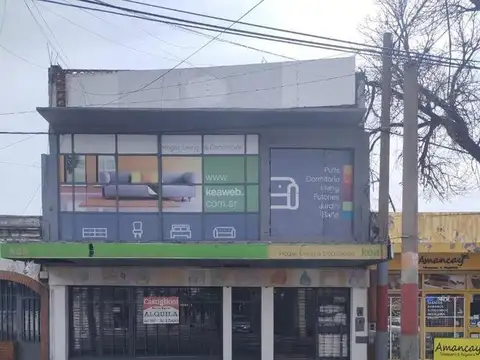 Local Centro Comercial Echesortu. Calle Mendoza. Doble Planta