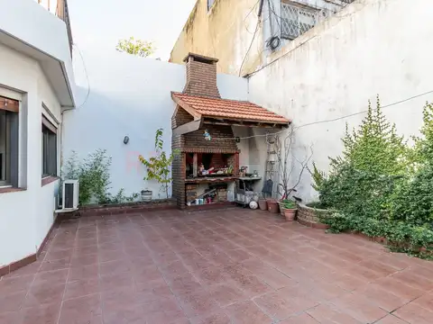 VENTA CASA 5 AMB 3 BAÑOS PATIO GARAGE EN CABALLITO