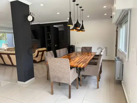 Venta Casa 4 Dormitorios Villa Udaondo Parque Leloir Pileta 1667 m2