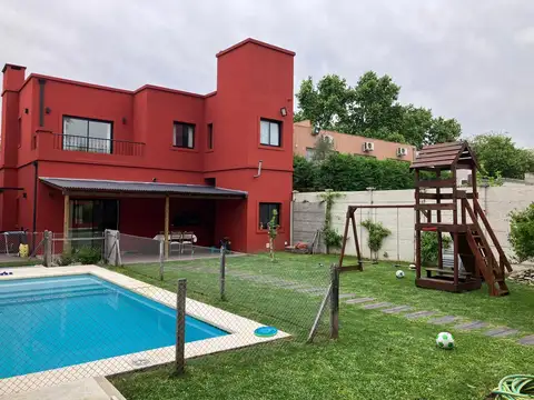 Casa en alquiler temporario en barrio con portón en Bella Vista