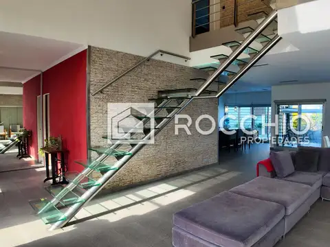 Casa 5 ambientes con 4 baños