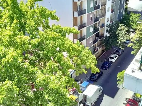 AMBIENTE A LA CALLE CON BALCON VEREDA DE SOL