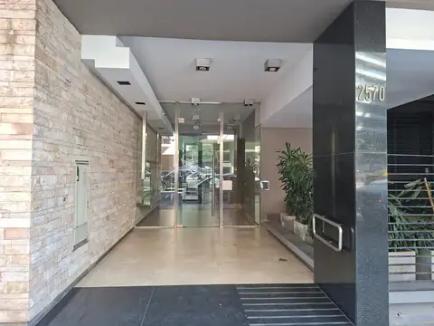 Excelente monoambiente amplio de 8,00 x 3,50 con amenyties. Balcon.