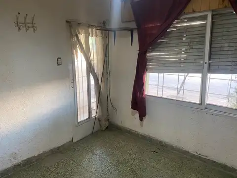 VENTA CASA 3 DORMITORIOS EN BARRIO AMEGHINO SUD