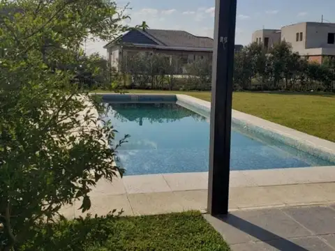 Casa en Alquiler en Puertos - Barrio Ceibos, USD 1.600