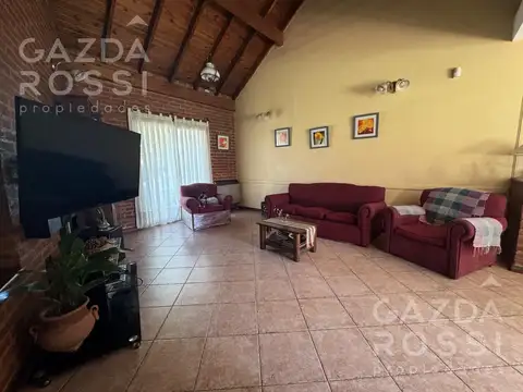 Casa 5 ambientes con 2 baños