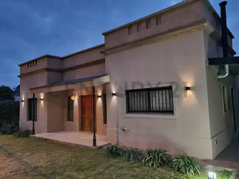 EXCELENTE CASA CON QUINCHO EN VENTA  UBICADA EN SAN EDUARDO , LUJAN
