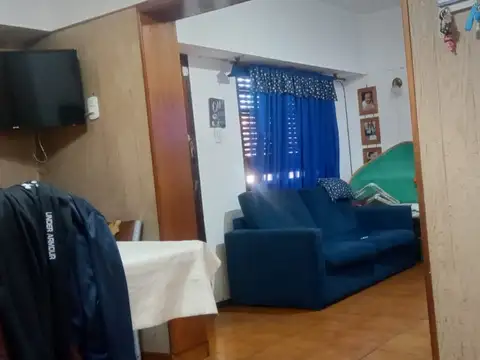 Casa al frente en barrio Belgrano en excelentes condiciones 2 Dormitorios.