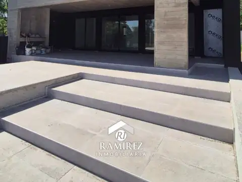 CASA Villa Rumipal  – PRIMERA LÍNEA DE PLAYA