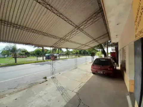 VENDO CASA SOBRE RUTA Y DENTRO DEL CASCO URBANO EN LA CIUDAD