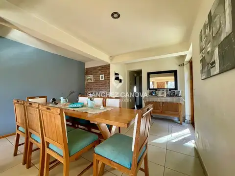 Casa 7 ambientes con 3 baños