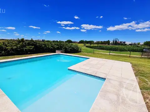 Casa en Venta con 3 cocheras