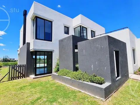 Casa en venta a estrenar con vista al Golf en el barrio Cantón - Escobar