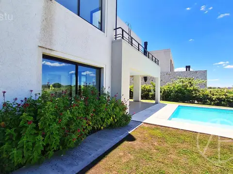 Casa en Venta en El Cantón - Barrio Golf, USD 415.000