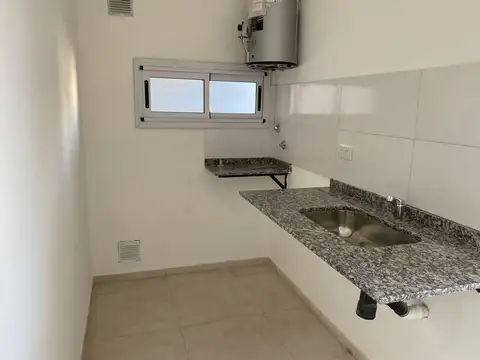 Local en Alquiler en Lisandro Olmos Etcheverry, $ 650.000