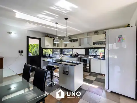 Avenida del Lago y Las Cañitas - Casa de 3 Dormitorios.