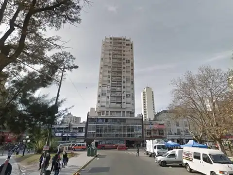 Hipólito Yrigoyen 572 entre Rivadavia y