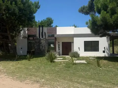 Casa 4 Ambientes a Estrenar en Pinamar con Jacuzzi – Barrio Náyades
