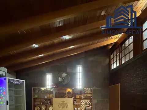 Local con departamento. Independencia al 6100.