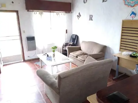 Casa 6 ambientes con 2 baños
