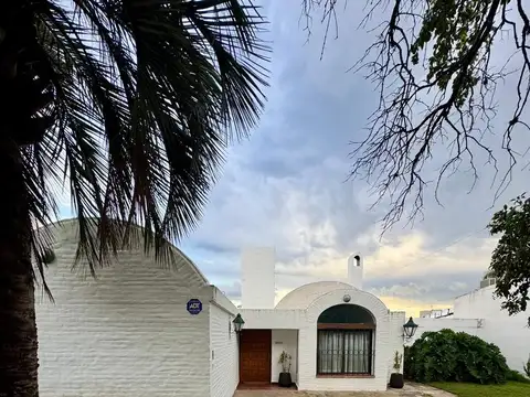 ¡Venta! Amplia y Hermosa Casa en Urca ¡Toda en una planta!