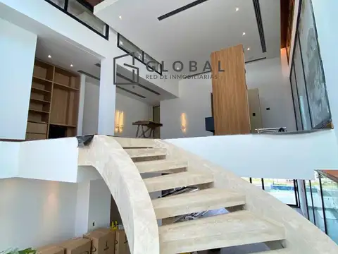 Imponente Casa en ALQUILER Yacht Nordelta, con amarra propia