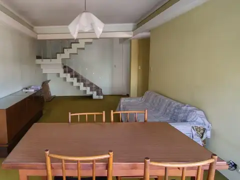 Casa con Local o garage y 3 Pisos - Gran Terraza - 150 m cub.² -Apto Credito- Yerua al 5000