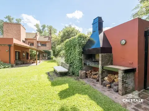 Casa en Venta con 4 cocheras
