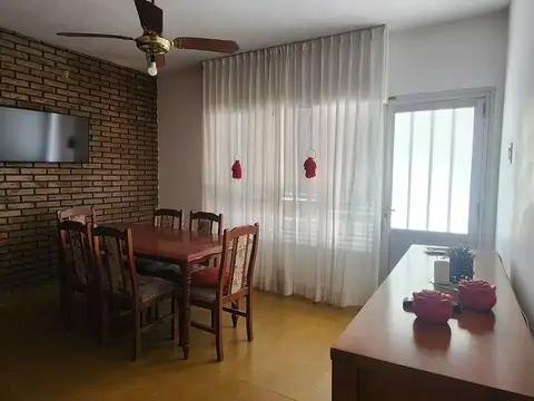 Casa 6 ambientes con 1 baño