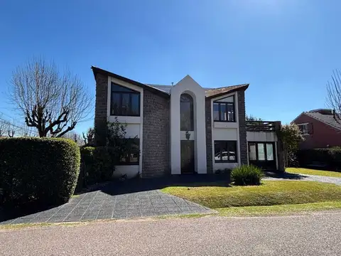 VENTA CASA 4 AMBIENTES - COUNTRY BANCO PROVINCIA