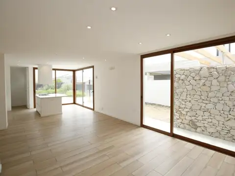 Casa 5 ambientes con 4 baños