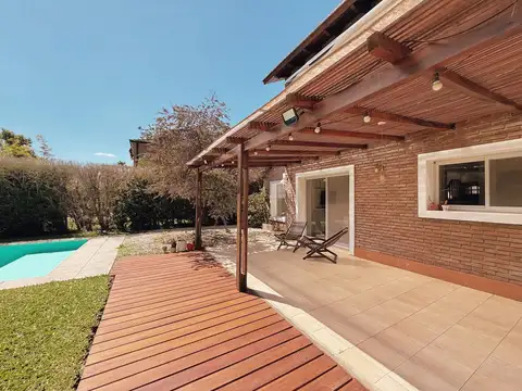 Casa en Alquiler en Funes, USD 2.500