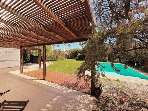 Casa 10 ambientes con 3 baños