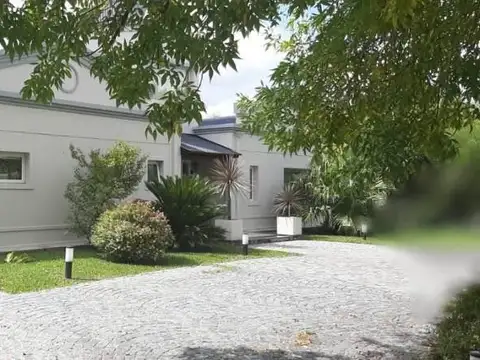 Casa en Venta en Haras Del Sur, USD 350.000