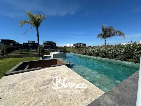 Casa 4 ambientes con 6 baños