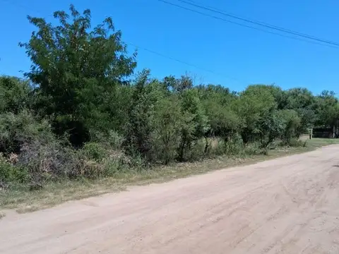 Lote 601 m² c/ escritura a 2,5 cuadras de la plaza